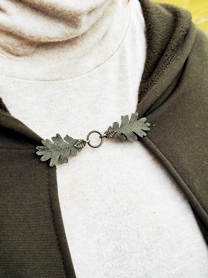 Bronze Oak Leaf Clothing Clasp "Terebinth" - Kardi Klip