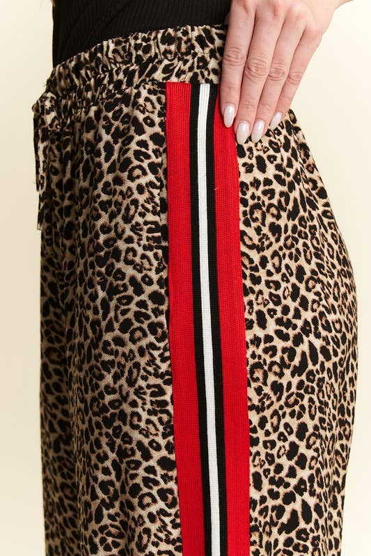 Elastic drawstring waistband detail on leopard print wide leg pants
