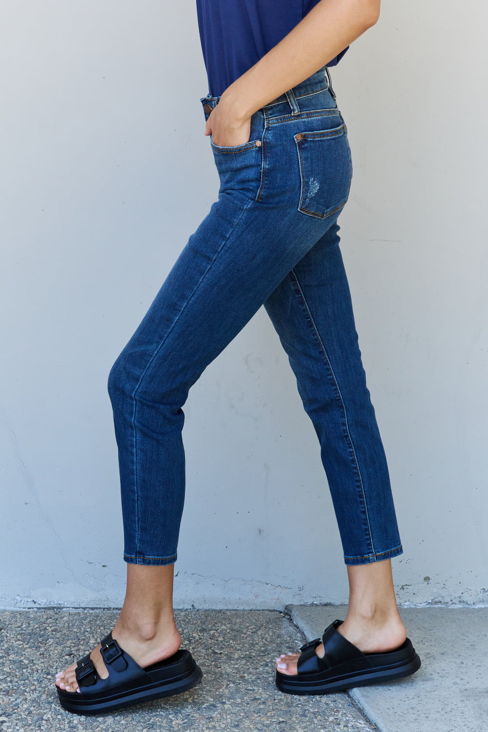 Aila Short Mid Rise Cropped Relax Fit Jeans - Judy Blue